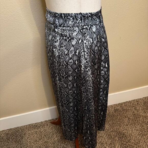 Molly Bracken skirt midi length pleated snakeskin lined with high slit Sz Small - Picture 4 of 10
